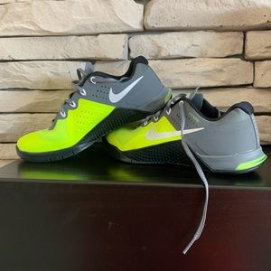 Women’s size 6 Nike cross training shoes